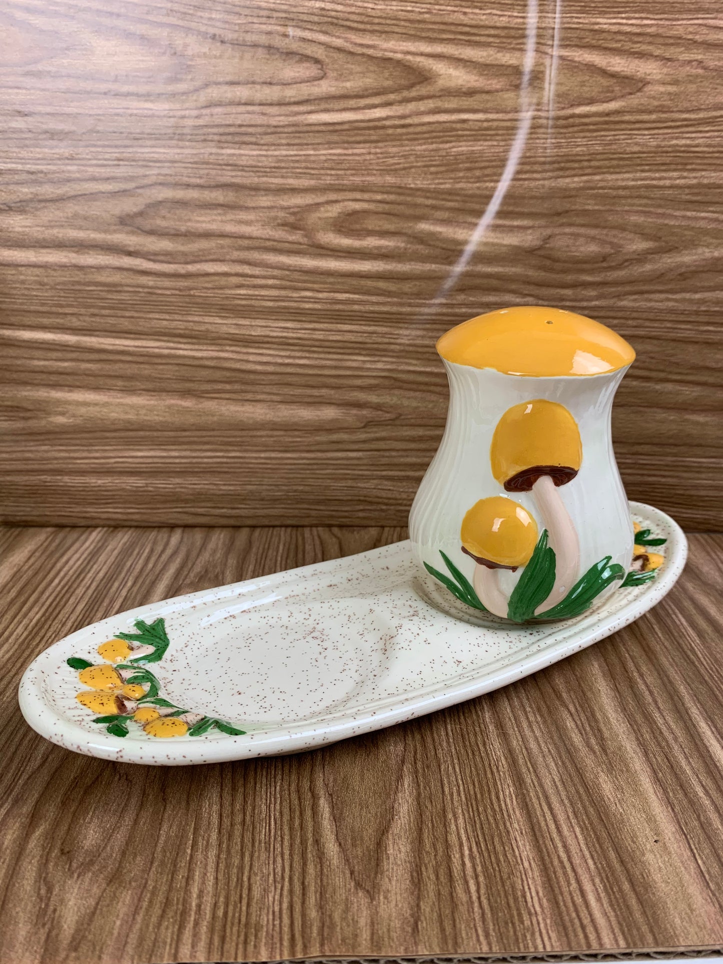 Arnel's Mushroom Shaker and Tray