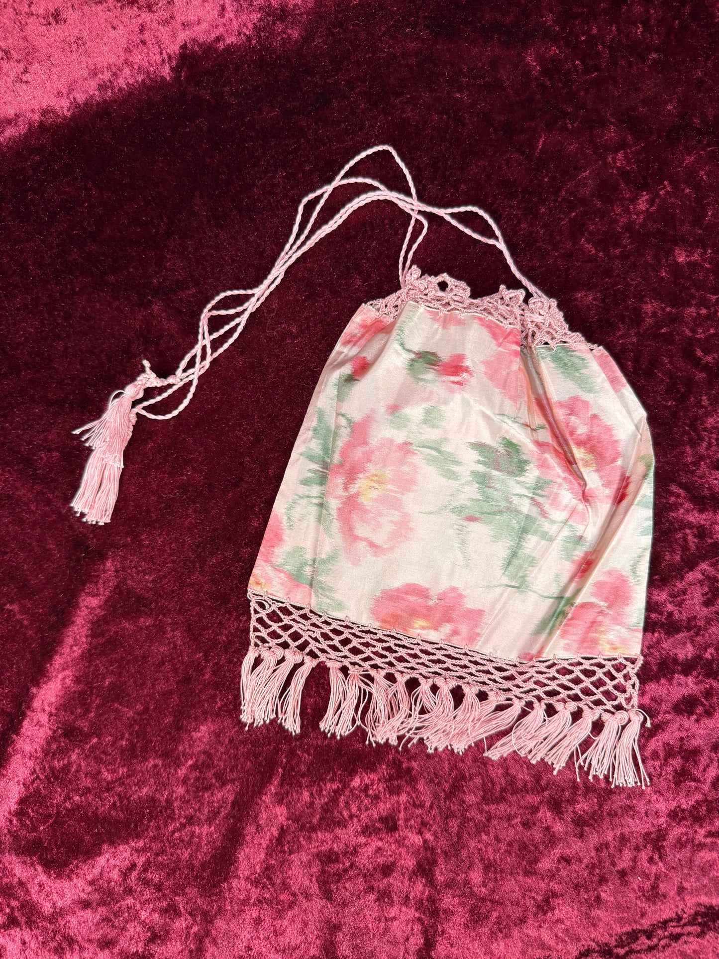 Vintage Floral Fabric Handbag – Crochet Trim Tassel Pouch