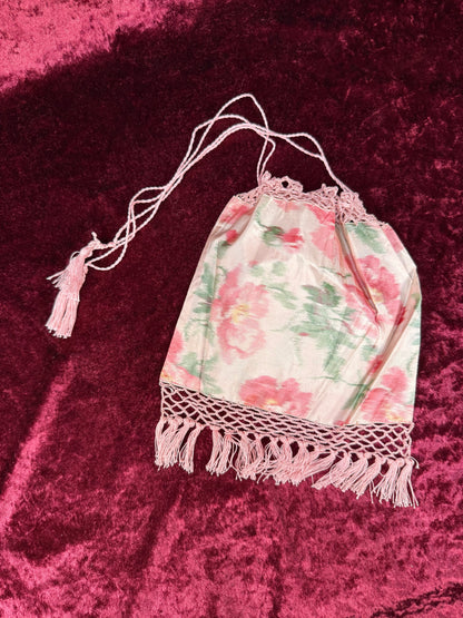 Vintage Floral Fabric Handbag – Crochet Trim Tassel Pouch