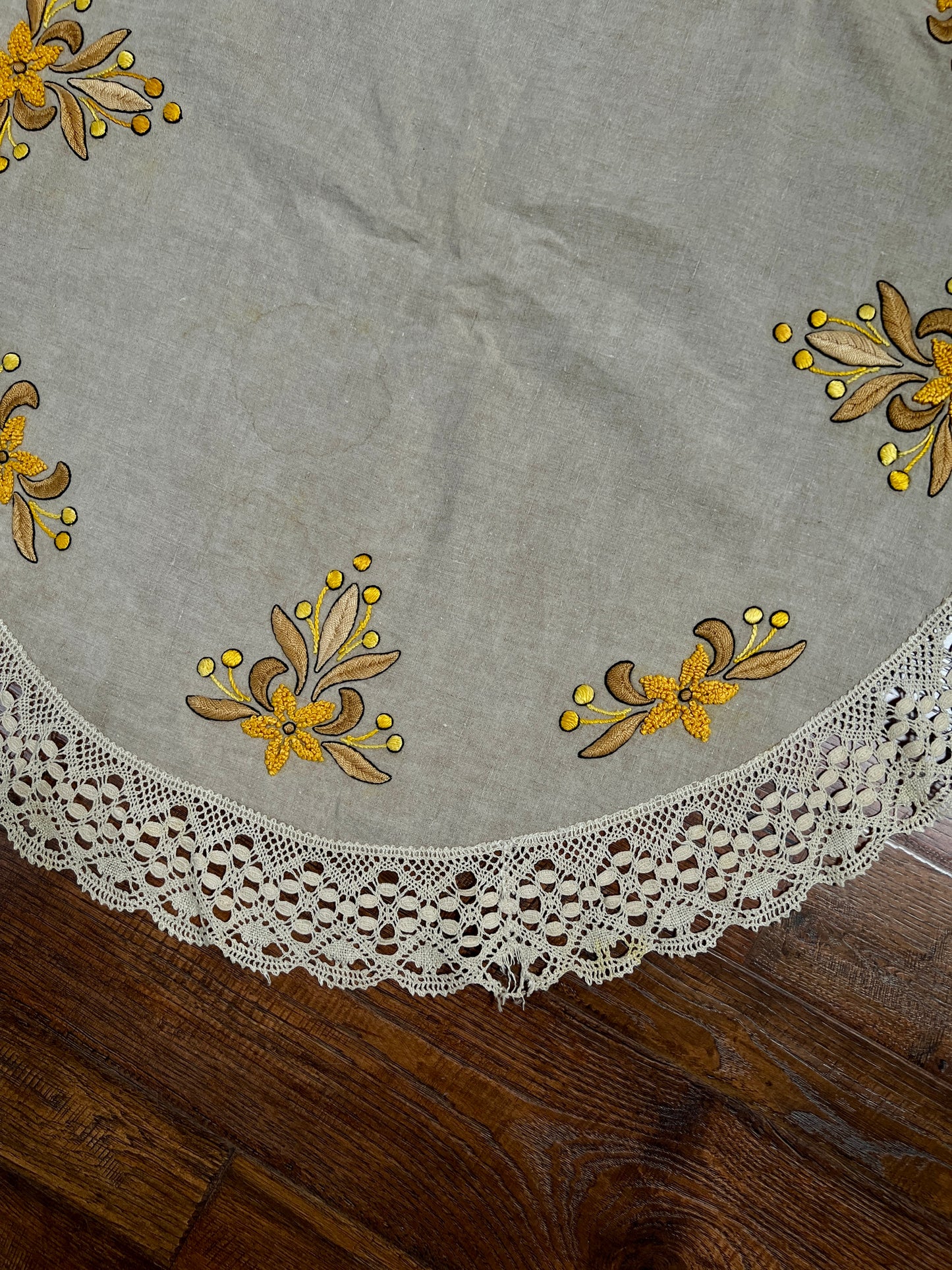 Vintage Circular Linen Table Cover - Harvest Yellow Embroidered Florals Crochet Lace Trim