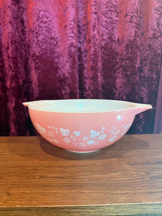 Vintage Kitchen - Large Cinderella Pyrex Bowl - Gooseberry Pattern