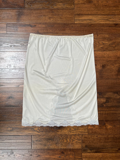 Vintage Clothing - Knee Length Skirt Slip - Light Nude - Floral Lace Hem - Middle Slit - Medium