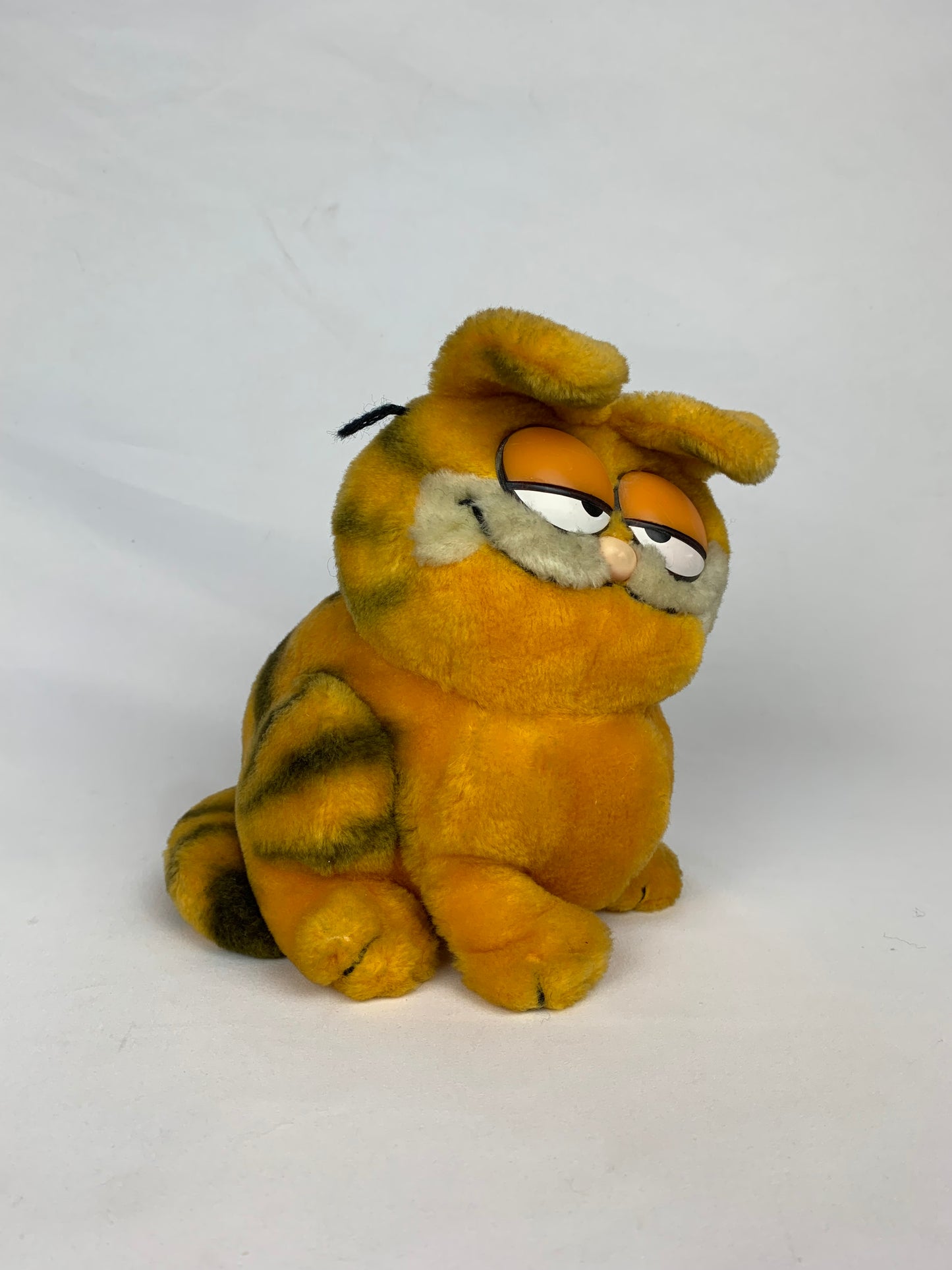 1981 Dakin United Syndicate Sitting Garfield Plush - Made In Korea - 8"