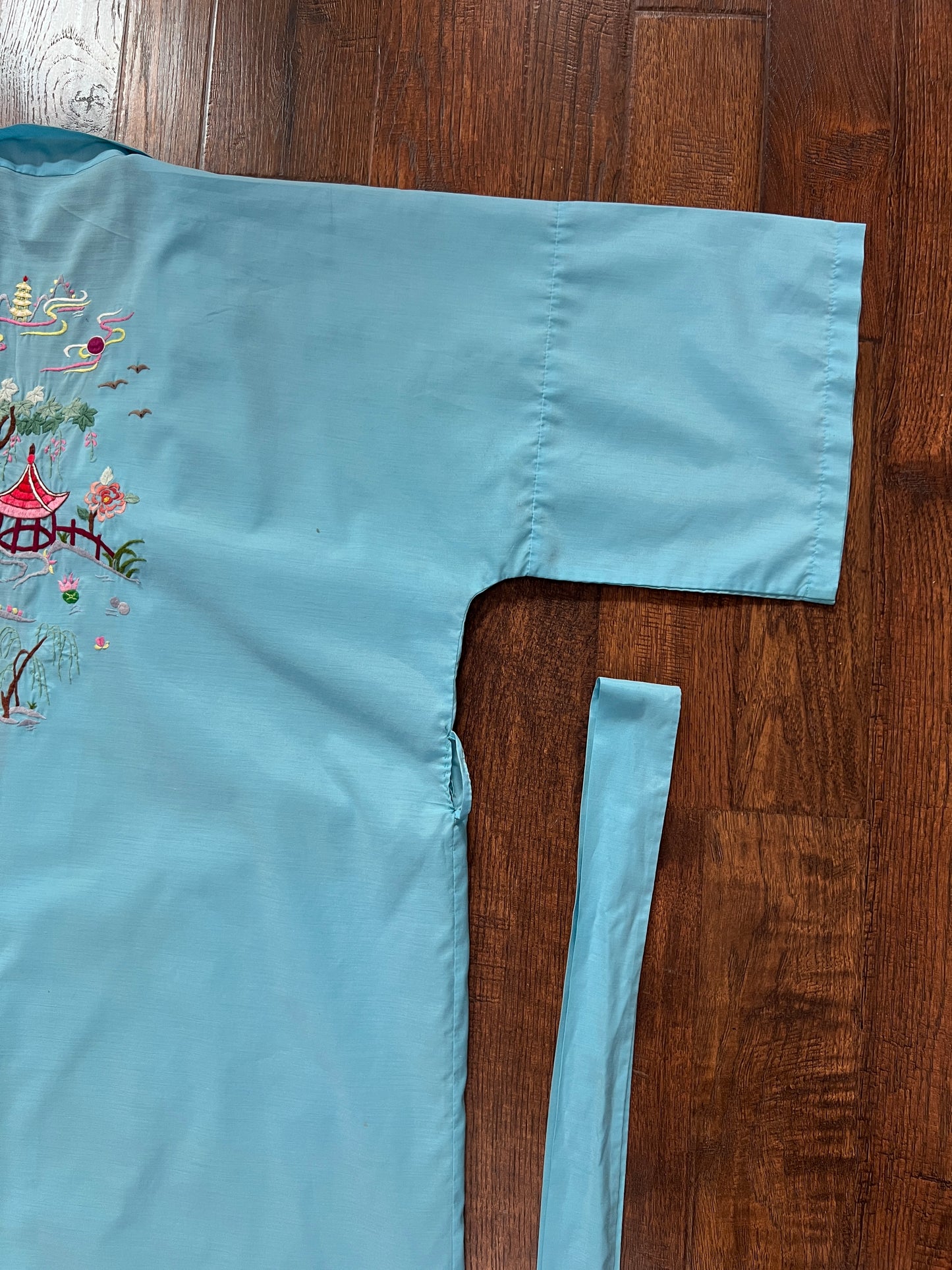 Vintage Jodie Arden Kimono Robe – Blue Embroidered Pagoda Asian Motif