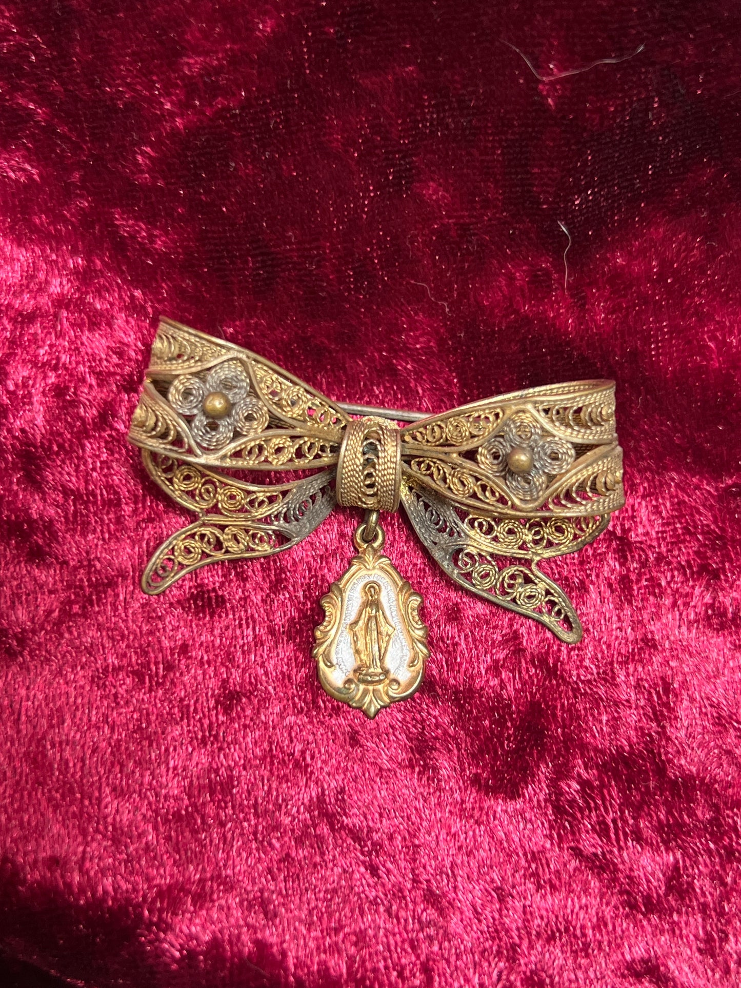Vintage Jewelry - Brooch - Ornate Filigree Bow - Miraculous Medal