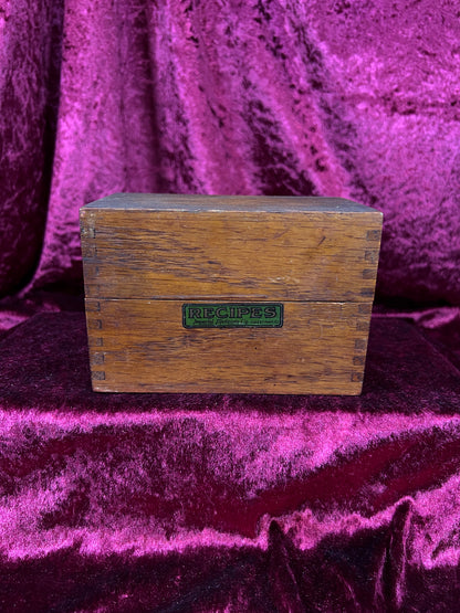 Vintage Oak Recipe Box - Dovetail Wood Kitchen Card Storage