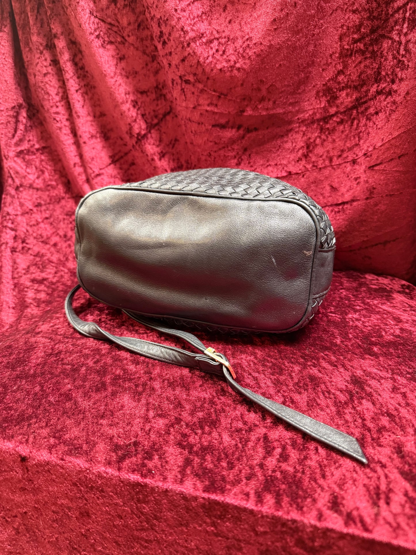 Vintage Accessories - Crossbody Bucket Bag Purse - Black Woven Leather - Ganson