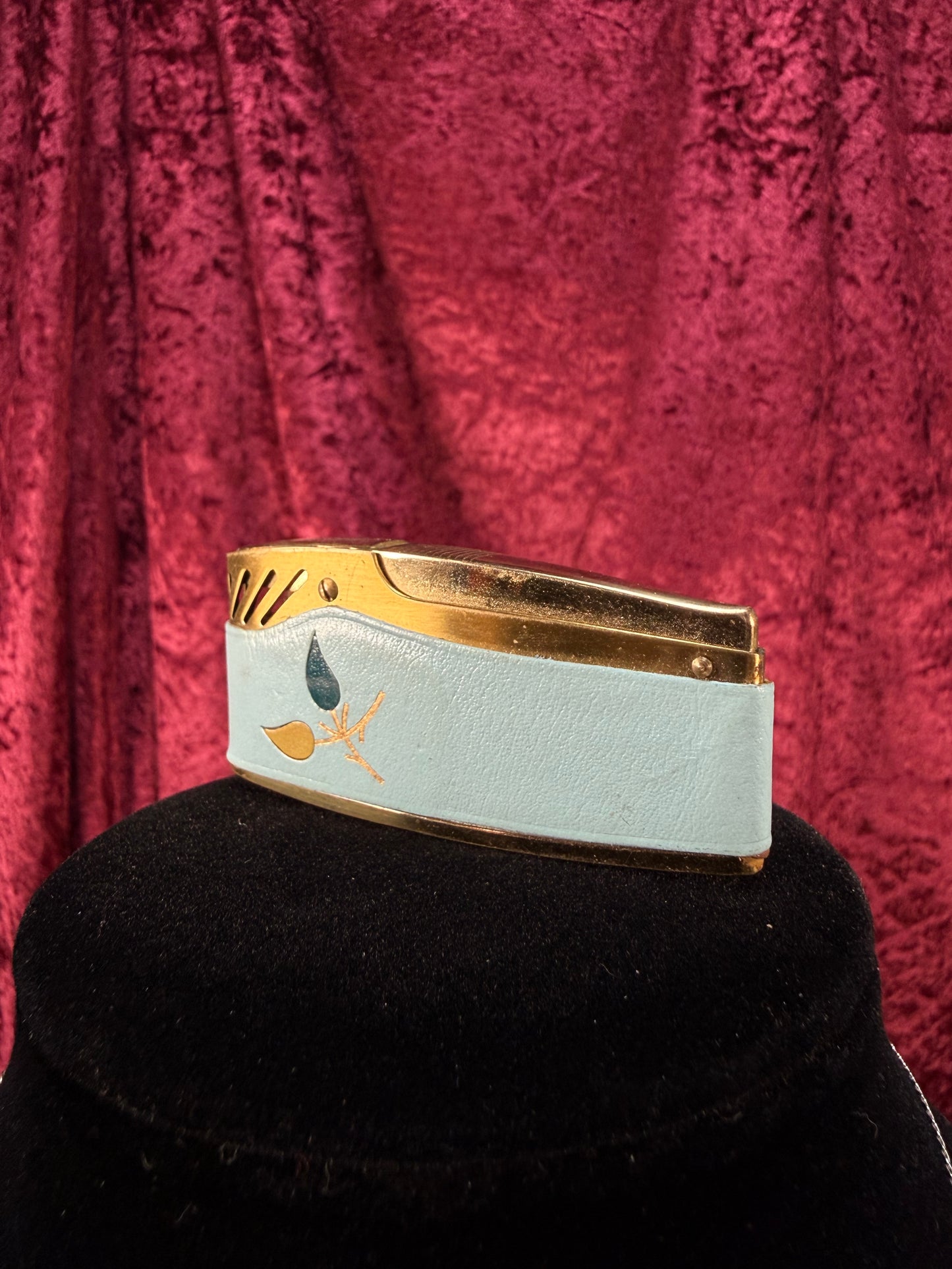 Vintage Metal Lighter – Powder Blue Atomic Leaf Motif Case