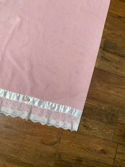 Vintage 1978 Grand Prix by Avanti Bath Towel - Pink with Lace, Ribbon, and Rose Trim