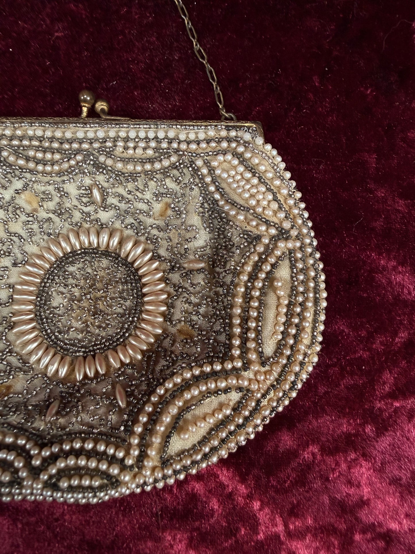 Vintage 1940s Intricately Beaded Evening Purse – Kiss Lock Chain Strap Handbag