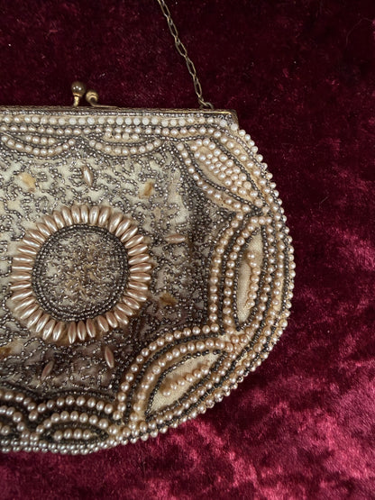 Vintage 1940s Intricately Beaded Evening Purse – Kiss Lock Chain Strap Handbag