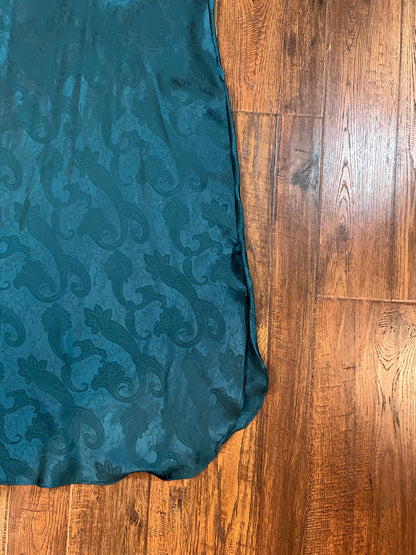 Vintage Clothing - V-Neck Below The Knee Nightgown - Emerald Green with Paisley Jacquard Print - Medium
