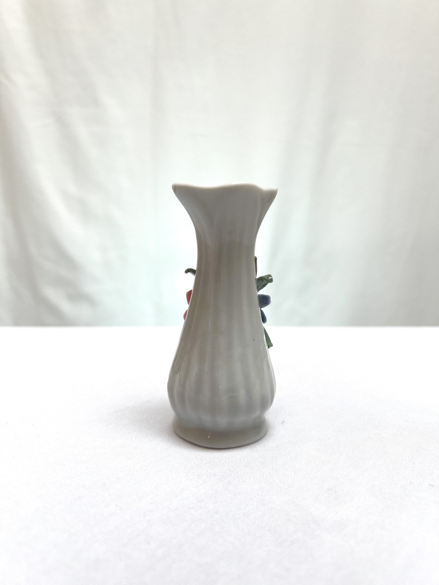 Vintage Bud Vase - 3D Sculpted Flowers - Made In China