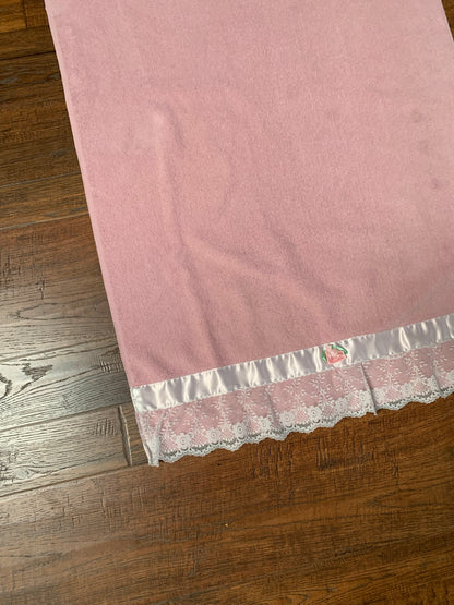 Vintage 1978 Grand Prix by Avanti Bath Towel - Pink with Lace, Ribbon, and Rose Trim