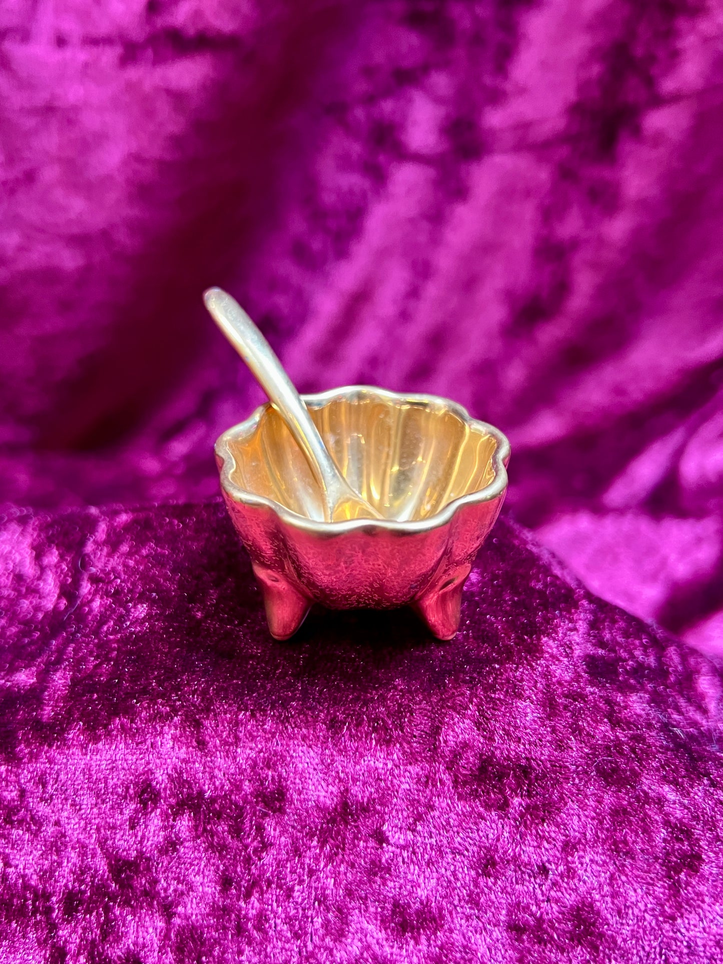 Vintage Kitchen - Porcelain Scalloped Salt Bowl with Spoon - Gold - Footed