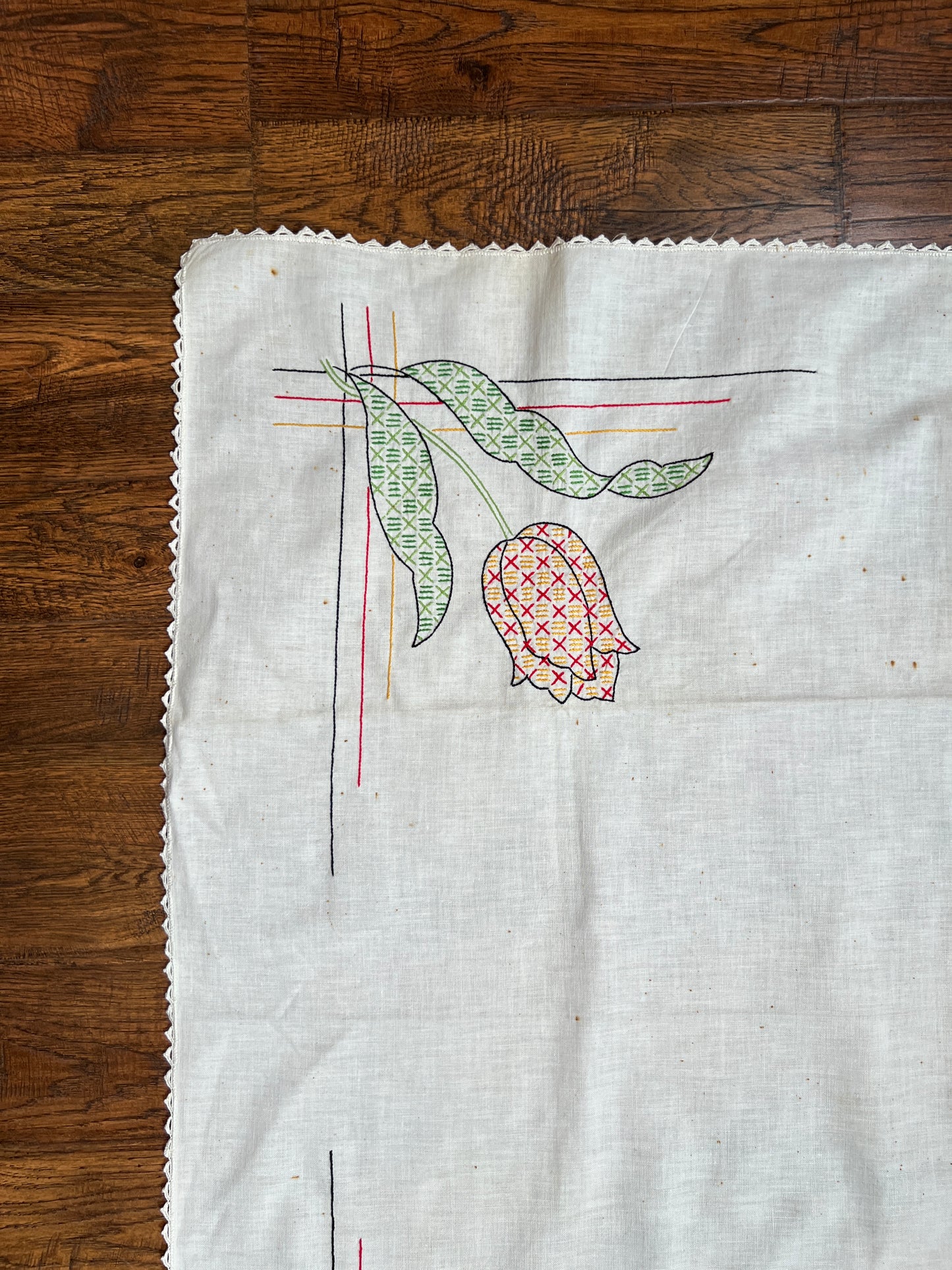 Vintage Linens - Square Tablecloth and Napkin Set - Embroidered Red Tulips