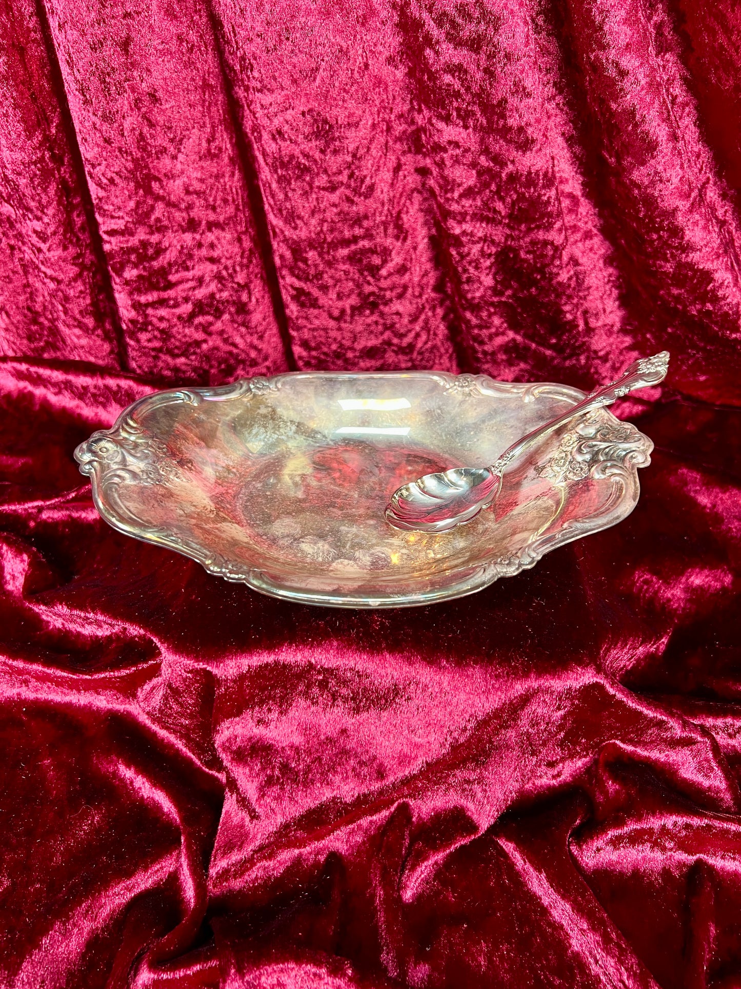Vintage Kitchen - Curved Serving Dish with Spoon - Silver Metal  - Ornate Floral Edge