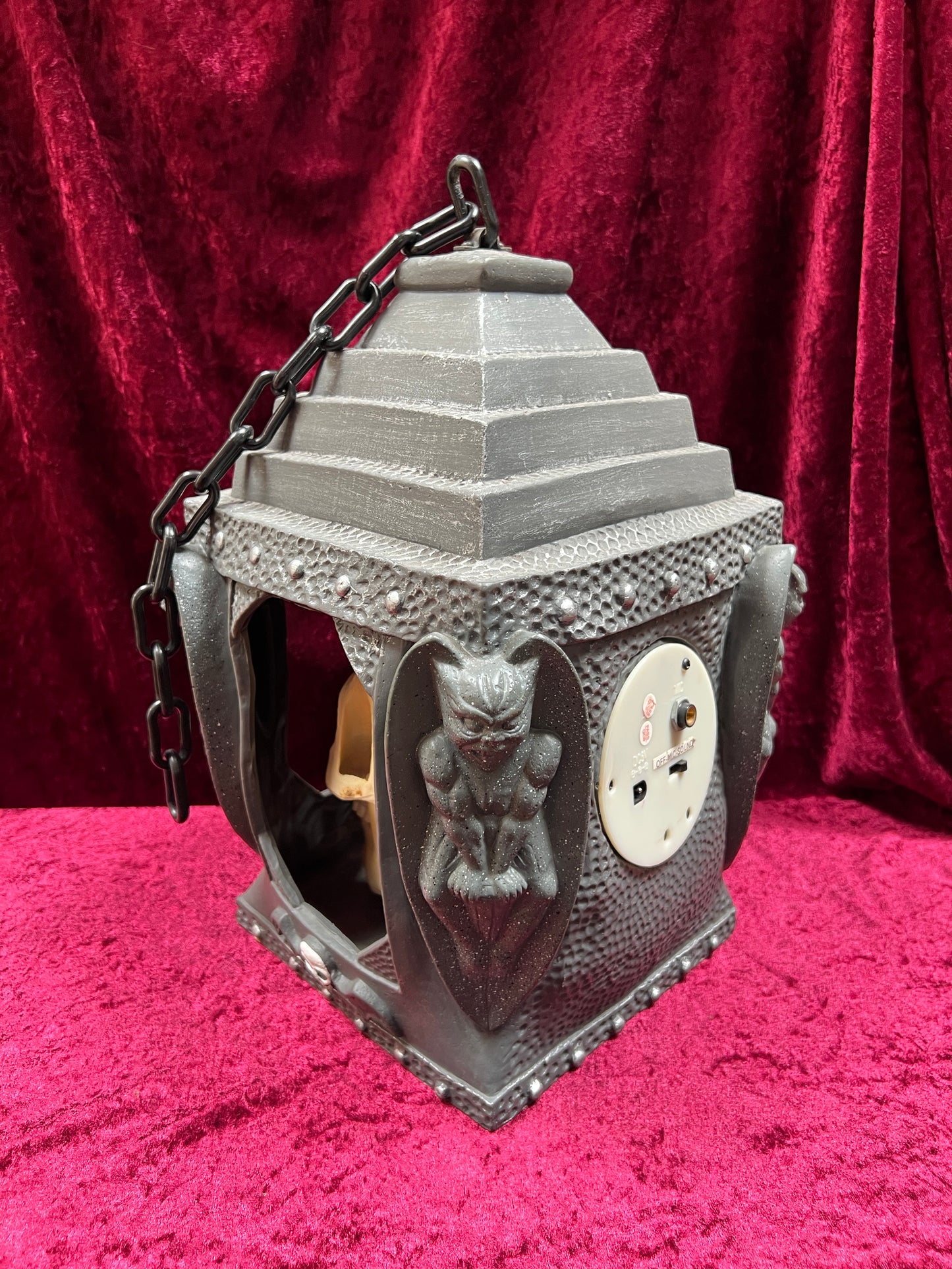 Vintage Halloween - Hanging Animatronic - Red-Eyed Talking Skull in Lantern