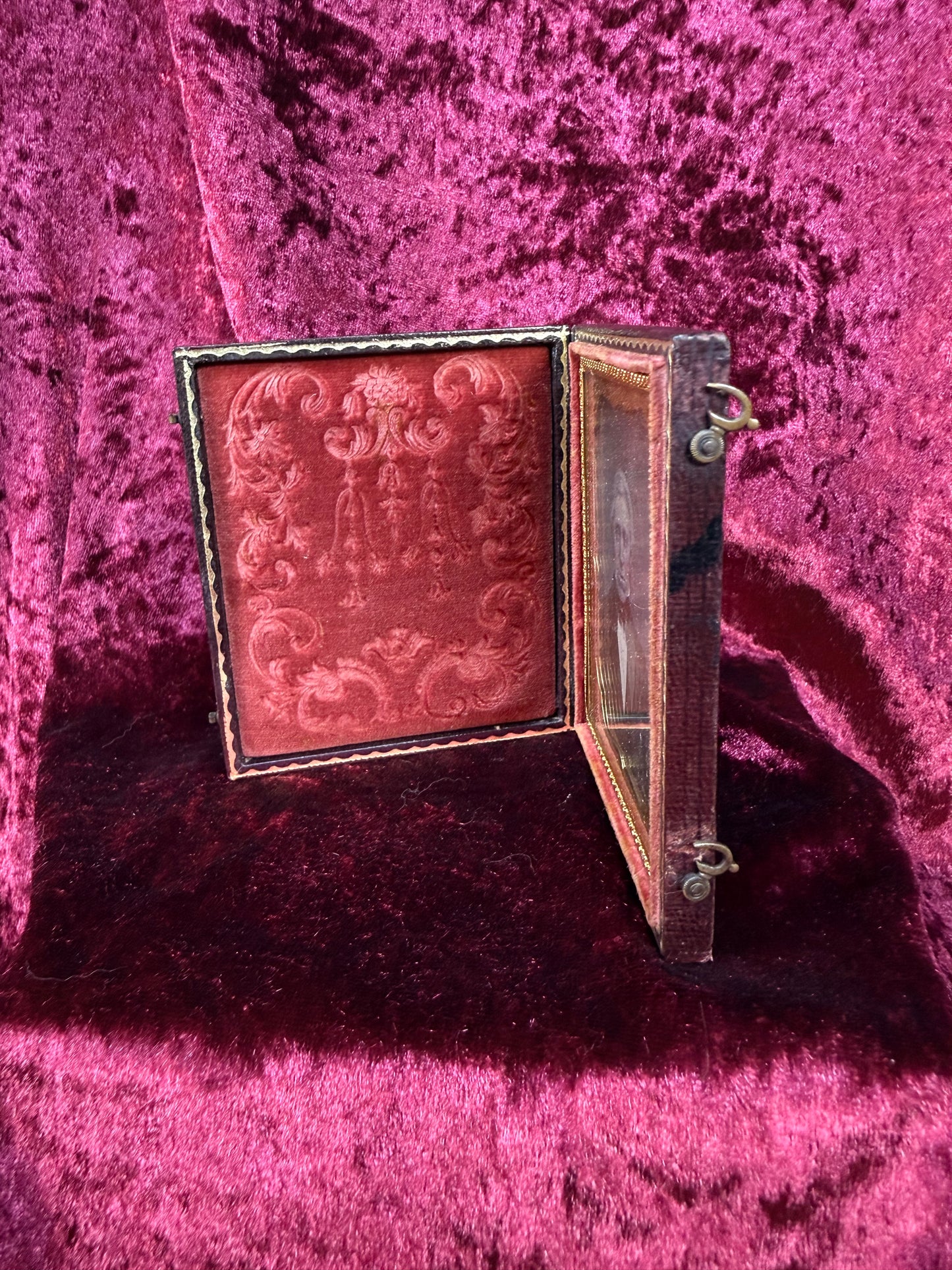 Antique Daguerreotype Portrait in Leather Case – Civil War Era Gentleman Tin Type Photograph