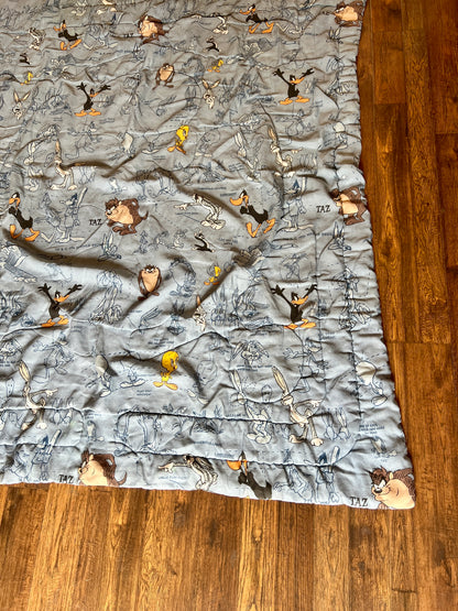 Vintage Linens - Twin Size Comforter - Warner Bros Looney Tunes Characters - 1996 - 82" X 68"