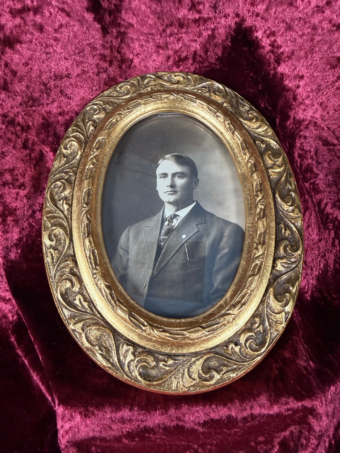 Antique Gilt Oval Portrait Frame – Black and White Haunted Photograph of A Gentleman