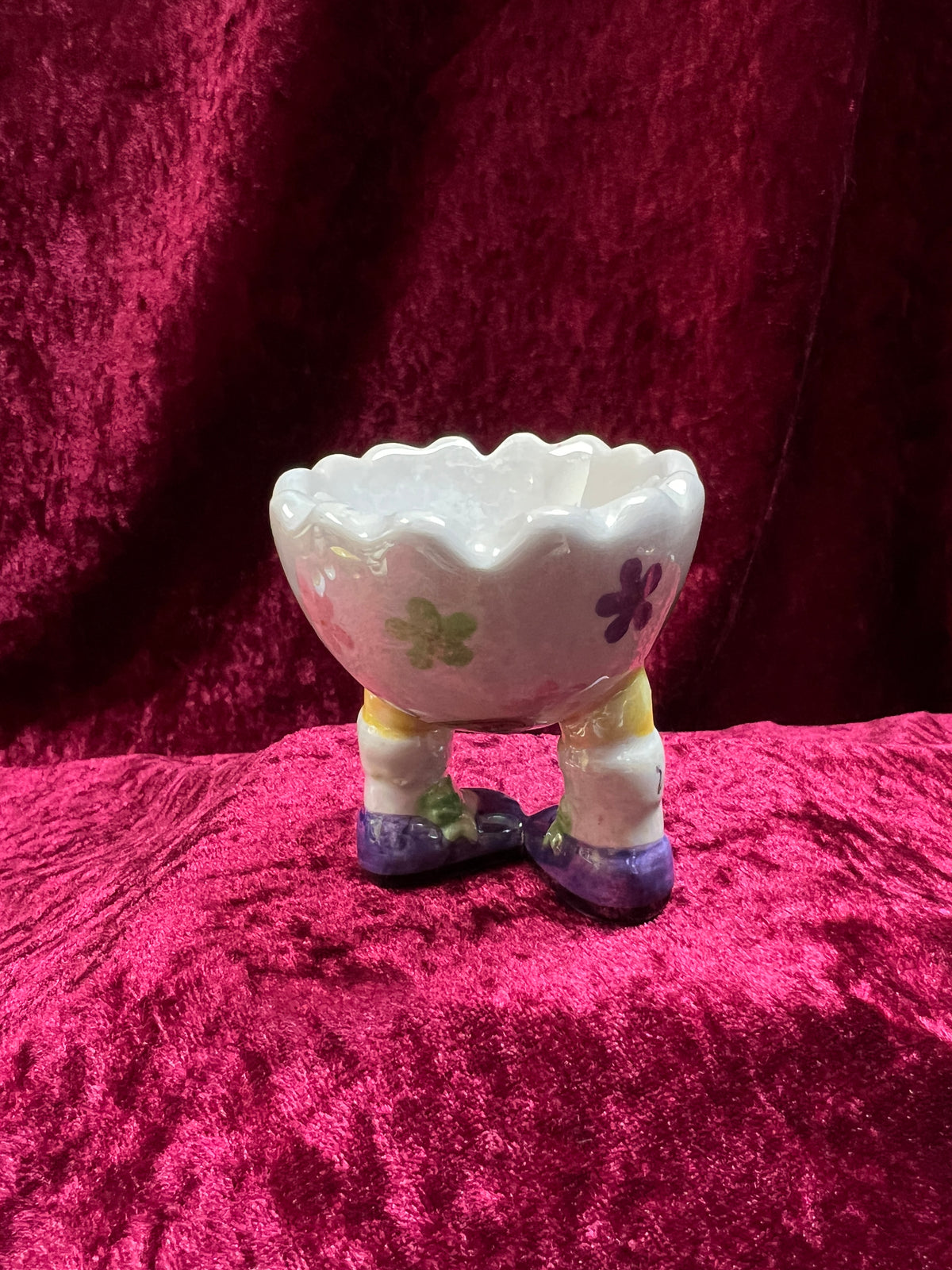 Vintage Ceramic Footed Egg Cup - Scalloped Floral Egg Shell Body