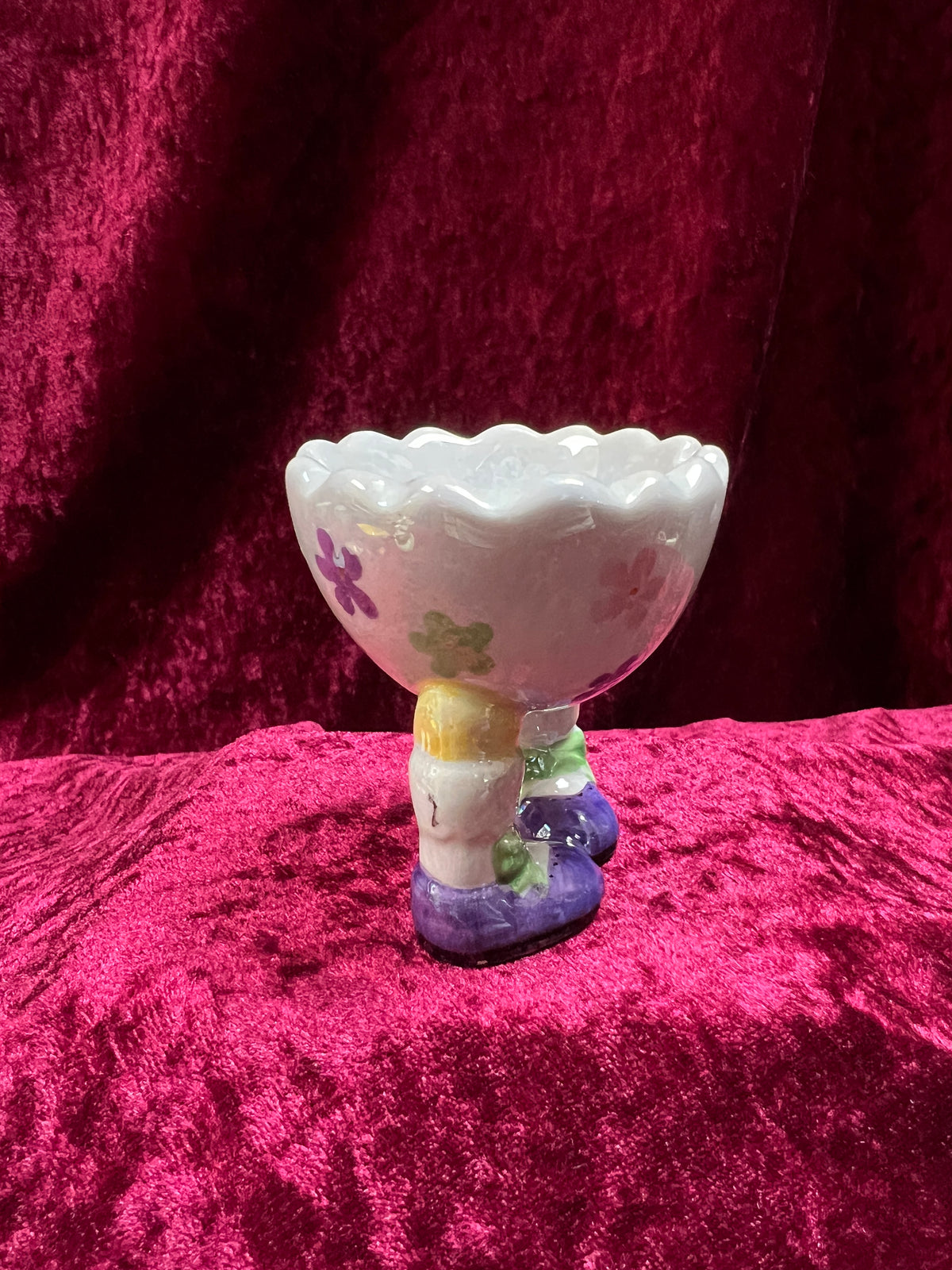 Vintage Ceramic Footed Egg Cup - Scalloped Floral Egg Shell Body