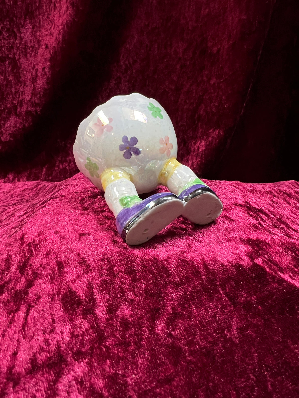 Vintage Ceramic Footed Egg Cup - Scalloped Floral Egg Shell Body