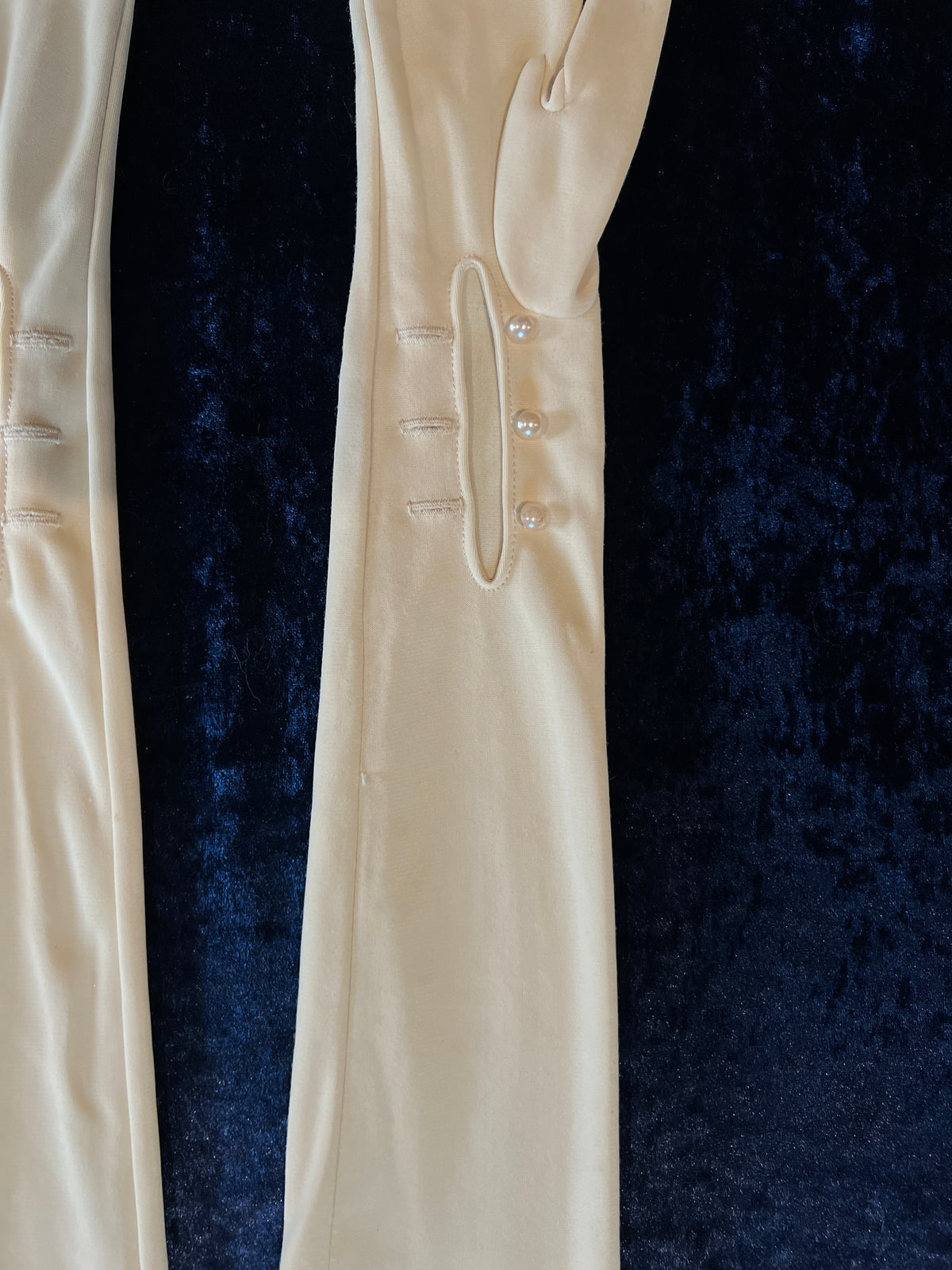 Vintage Nylon Opera Length Gloves - Cream Three-Button Mousquetaire Pair