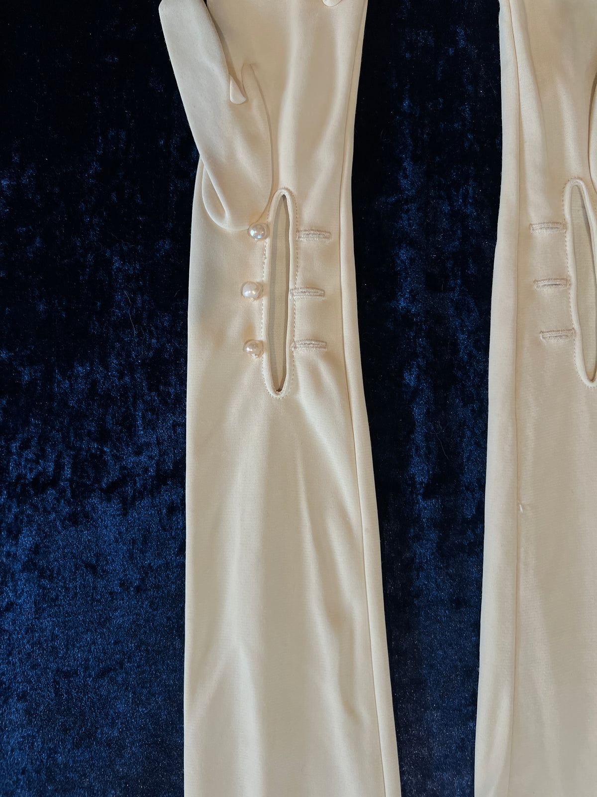 Vintage Nylon Opera Length Gloves - Cream Three-Button Mousquetaire Pair