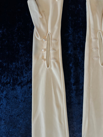 Vintage Nylon Opera Length Gloves - Cream Three-Button Mousquetaire Pair