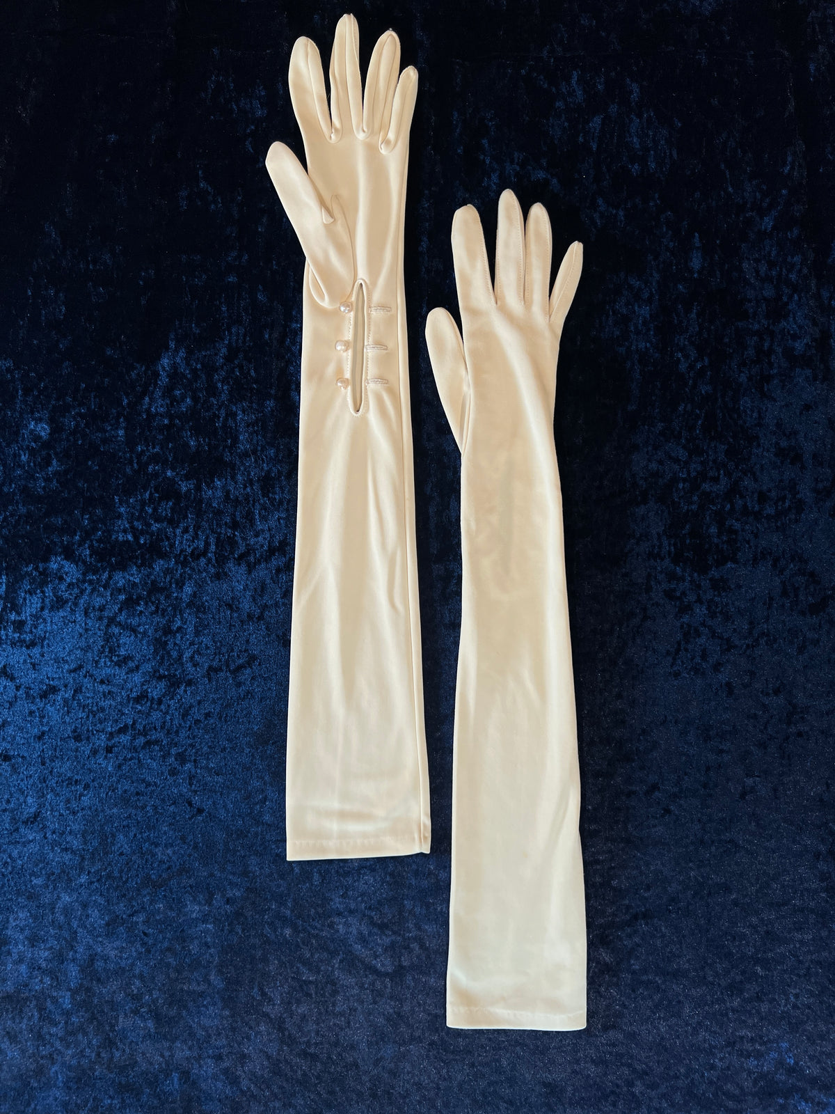 Vintage Nylon Opera Length Gloves - Cream Three-Button Mousquetaire Pair
