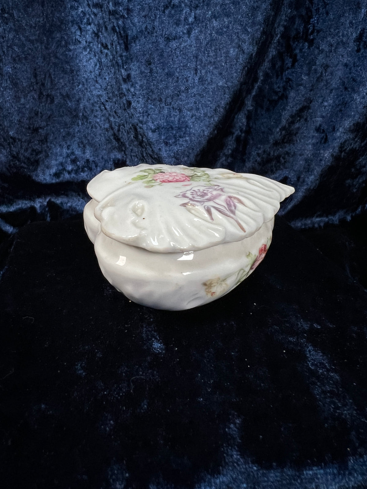 Vintage Ceramic Trinket Box - Heart-Shaped Leaf Lid