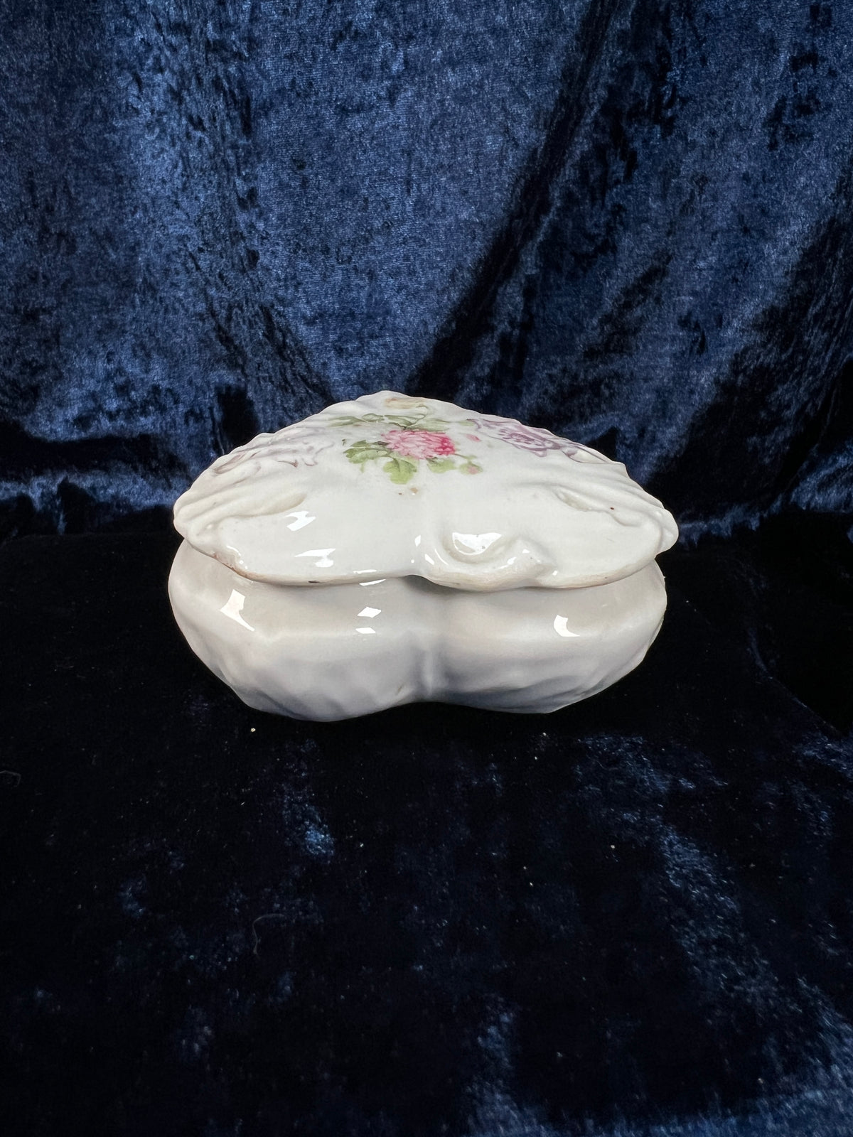 Vintage Ceramic Trinket Box - Heart-Shaped Leaf Lid