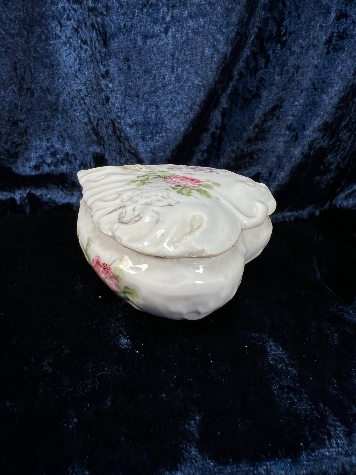 Vintage Ceramic Trinket Box - Heart-Shaped Leaf Lid