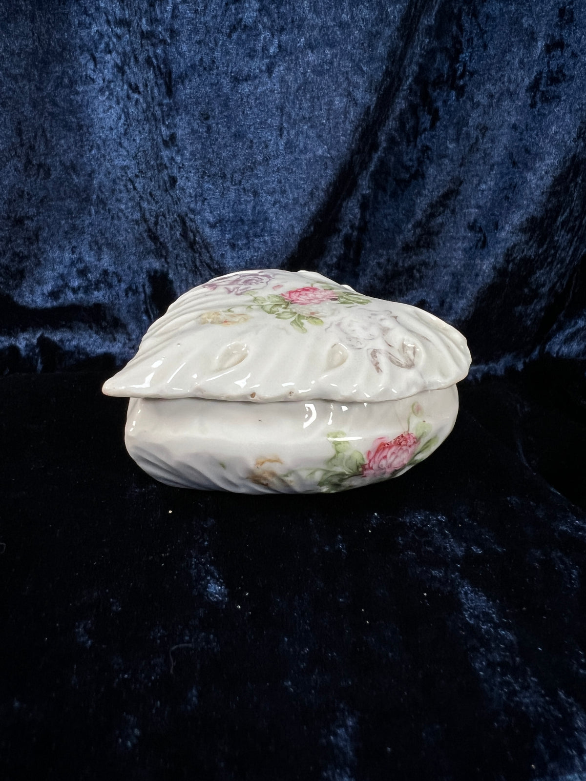 Vintage Ceramic Trinket Box - Heart-Shaped Leaf Lid