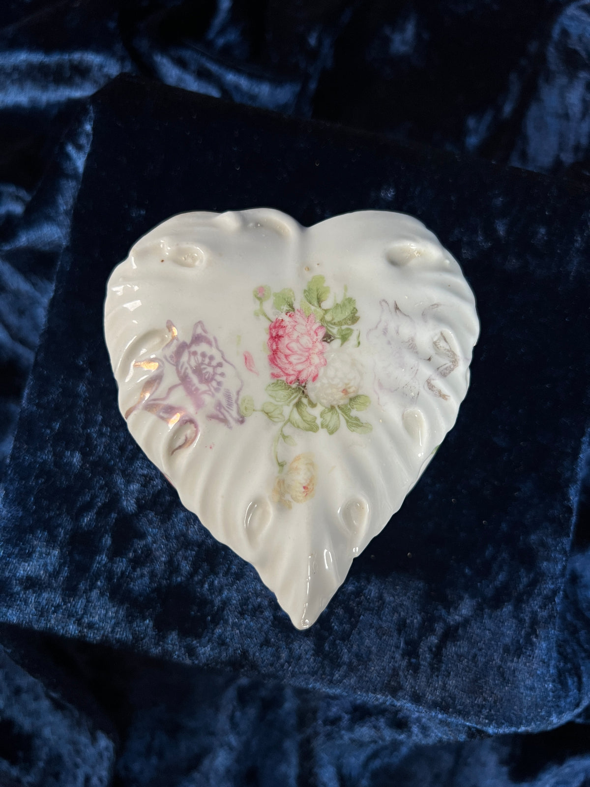 Vintage Ceramic Trinket Box - Heart-Shaped Leaf Lid