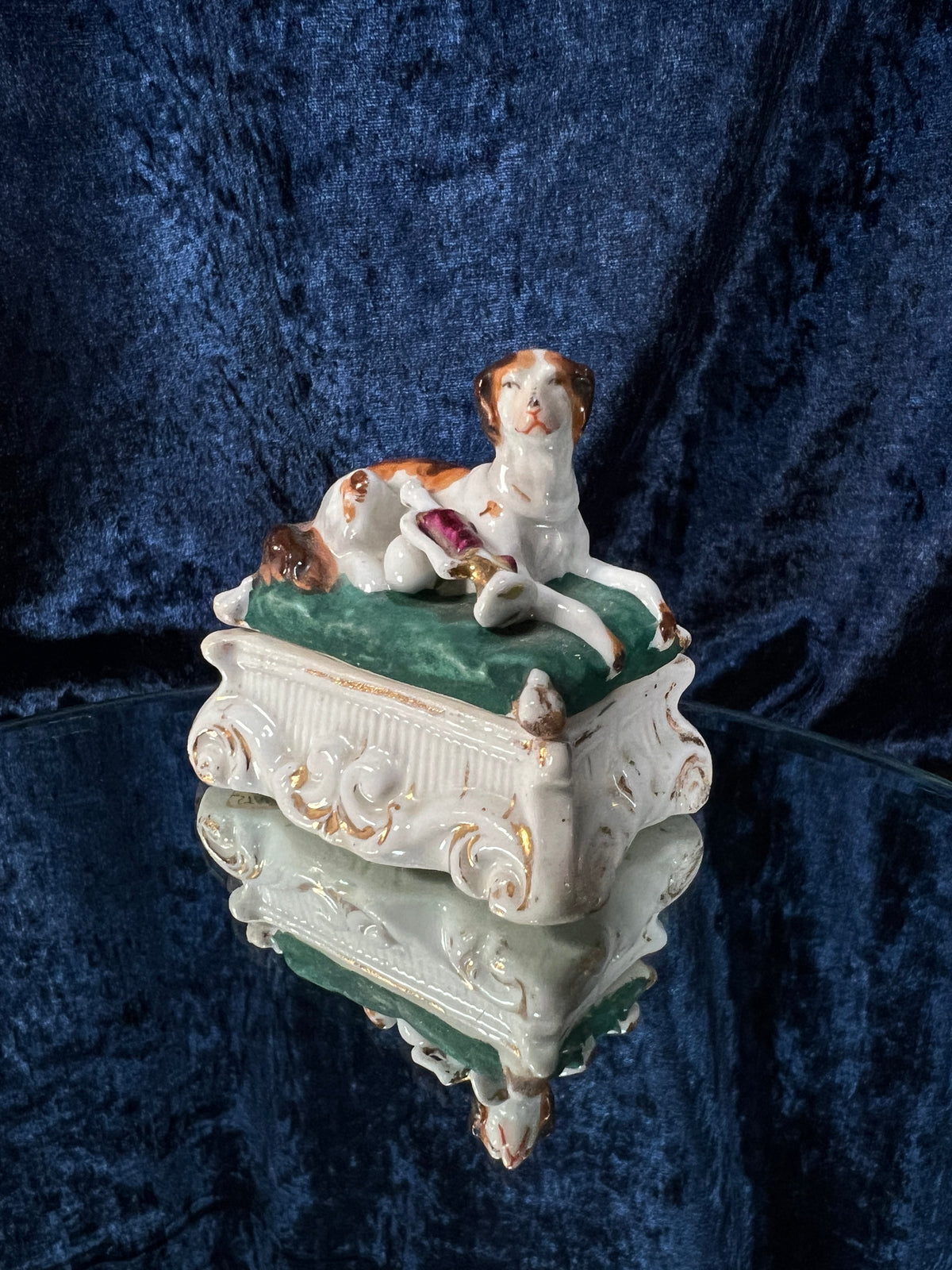 Antique Porcelain Staffordshire Fairing Trinket Box - Hunting Dog & Bugle