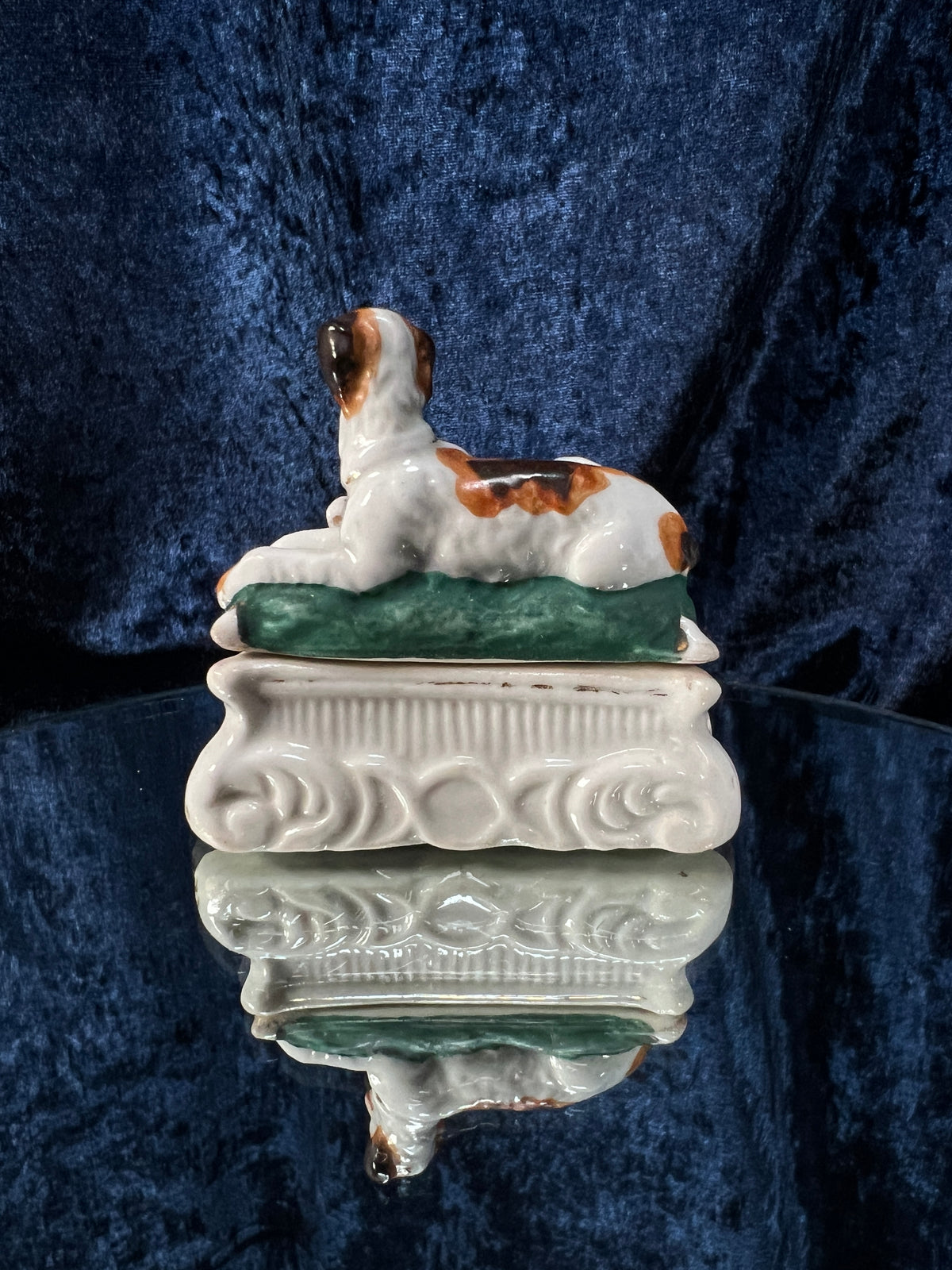Antique Porcelain Staffordshire Fairing Trinket Box - Hunting Dog & Bugle