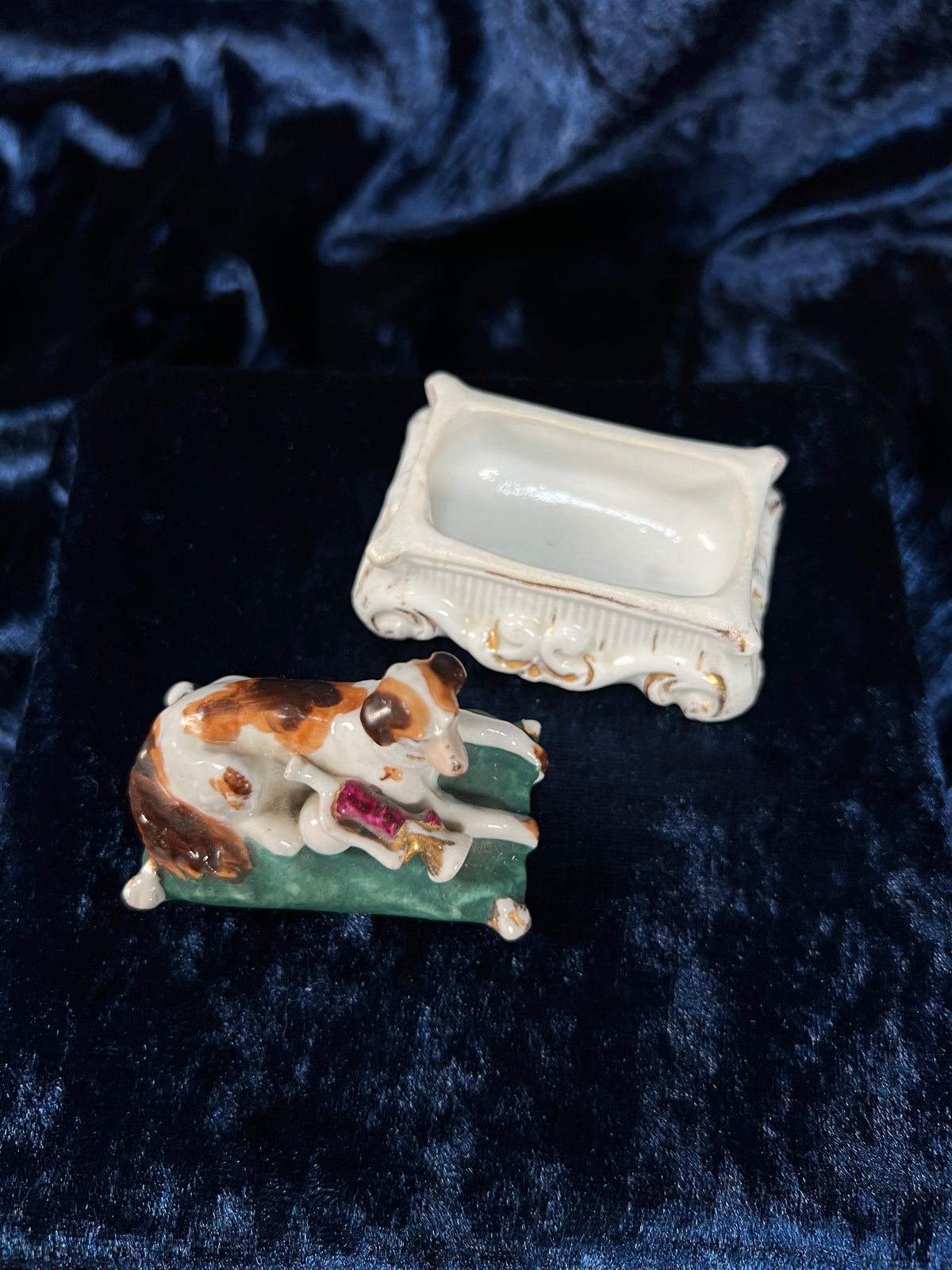 Antique Porcelain Staffordshire Fairing Trinket Box - Hunting Dog & Bugle