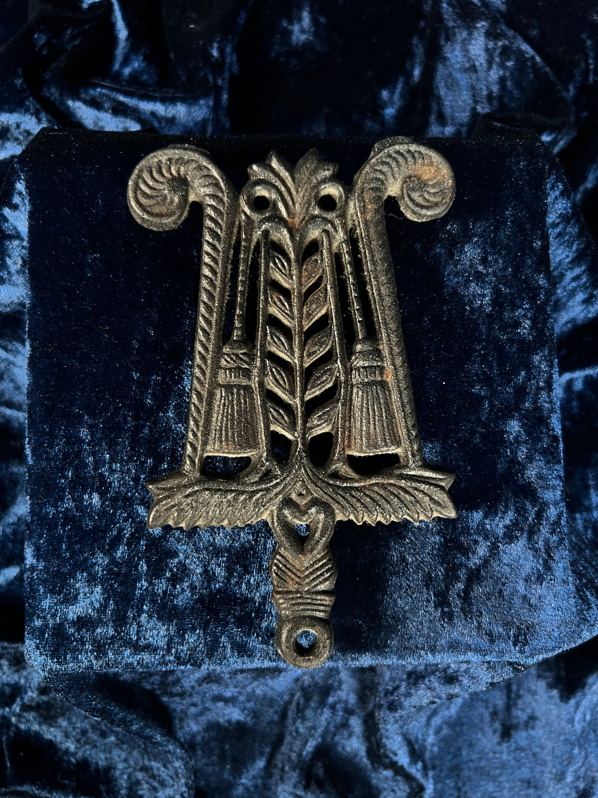 Vintage Iron Wilton Trivet - Brooms, Foliage, and Heart Motif