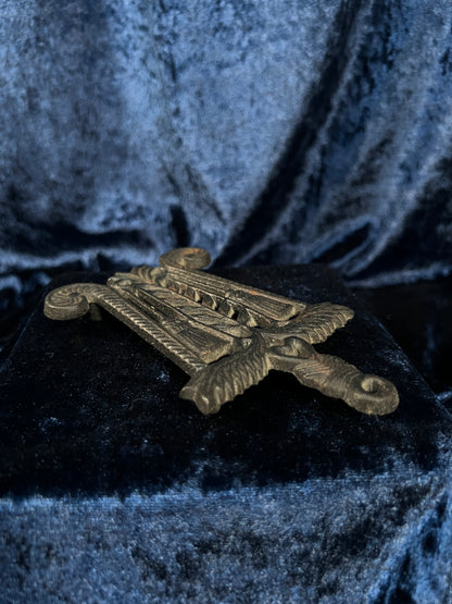Vintage Iron Wilton Trivet - Brooms, Foliage, and Heart Motif