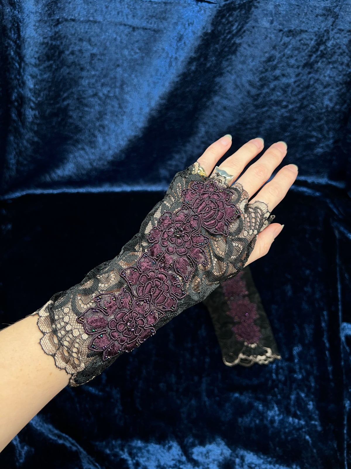 Vintage Mesh Lace Fingerless Gloves - Purple Floral Beaded Applique