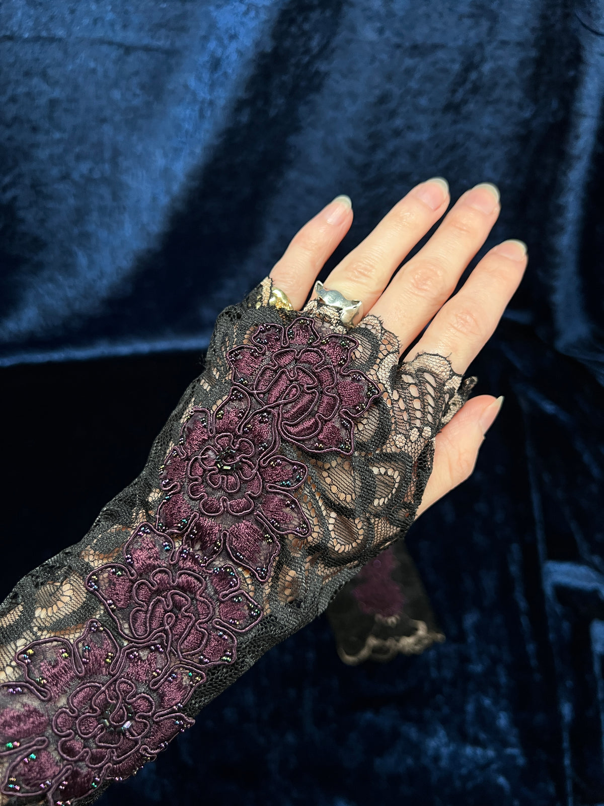 Vintage Mesh Lace Fingerless Gloves - Purple Floral Beaded Applique