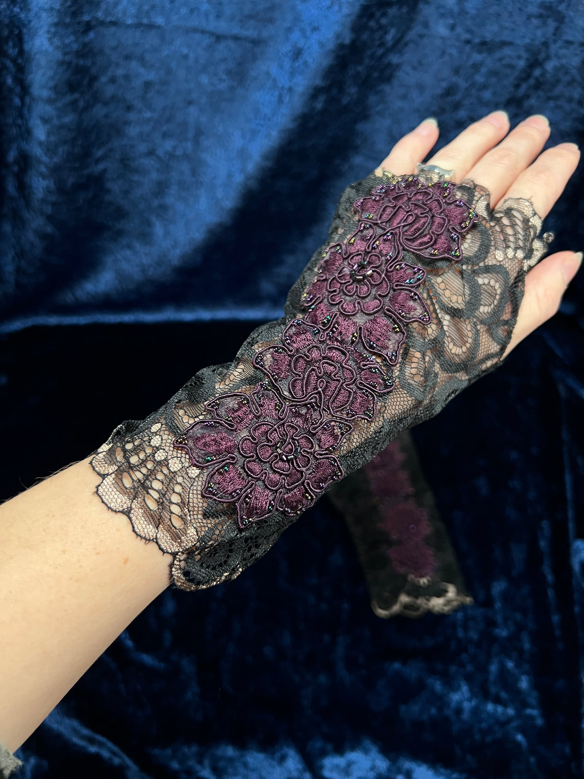 Vintage Mesh Lace Fingerless Gloves - Purple Floral Beaded Applique