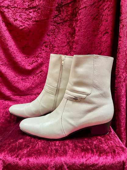 Vintage Shoes - Western Style Ankle Boots - Genuine Leather - White - Size 11.5 / 12 - Besserro