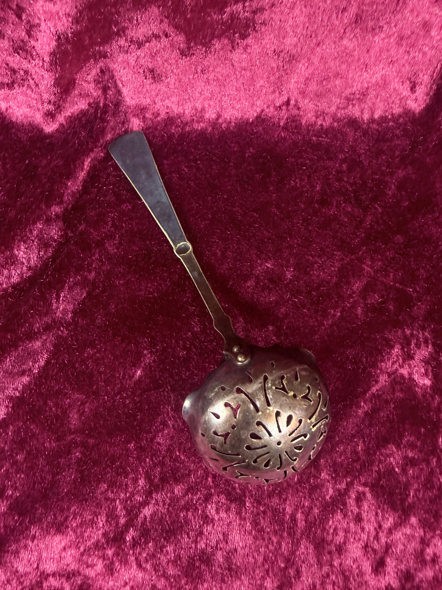 Vintage Silverplate Sugar Sifter Spoon – Scalloped Bowl Floral Handle