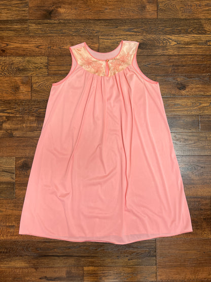 Vintage Clothing - Sleeveless Shift Nightgown - Keyhole Cutout with Rosette Button - Peach Pink - Medium