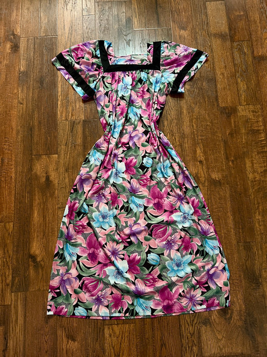 Vintage Polyester MuuMuu Dress – Tropical Floral Print with Pockets