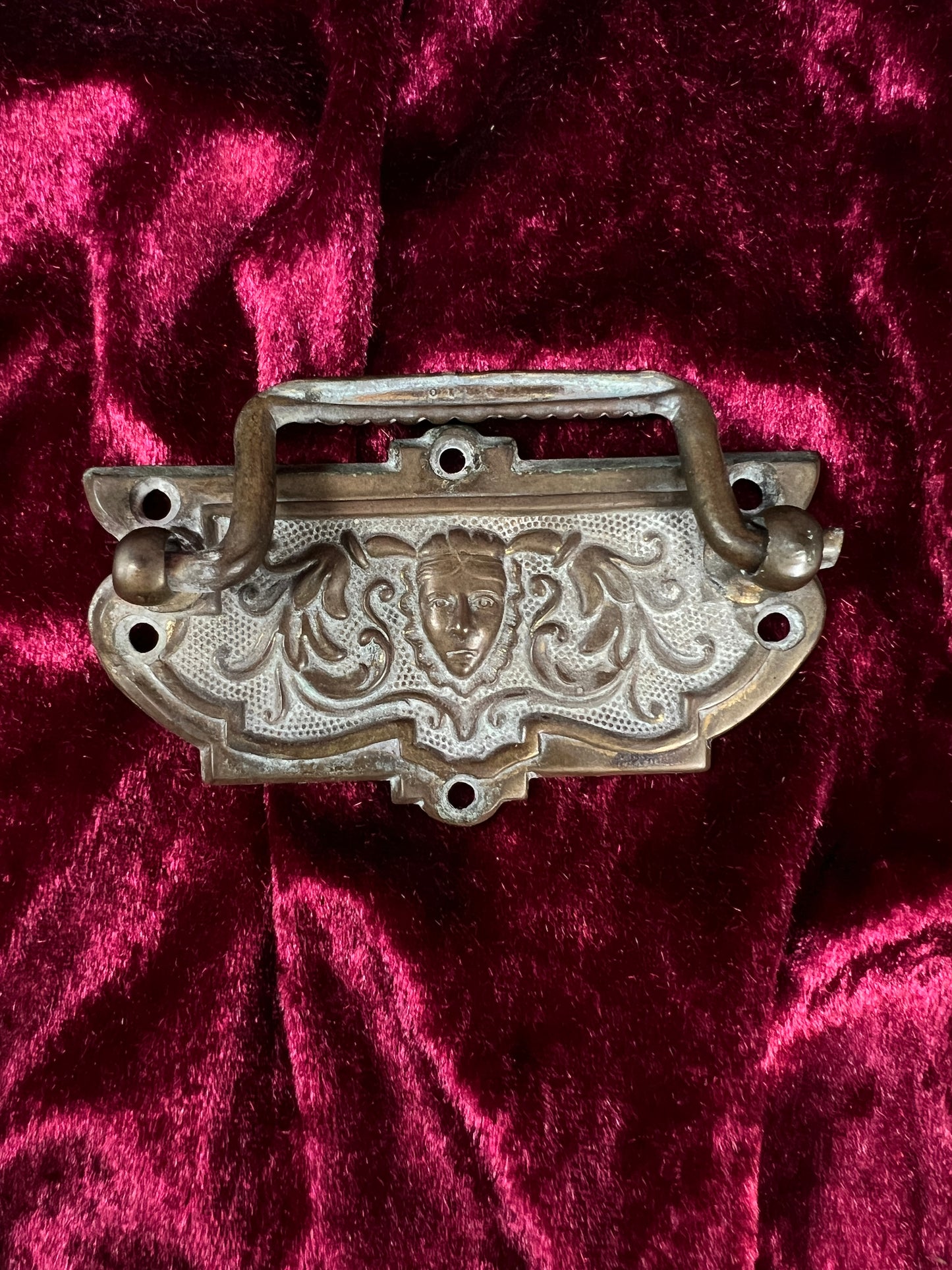 Antique Brass Drawer Pull - Victorian Style Figural Face Cabinet Hardware